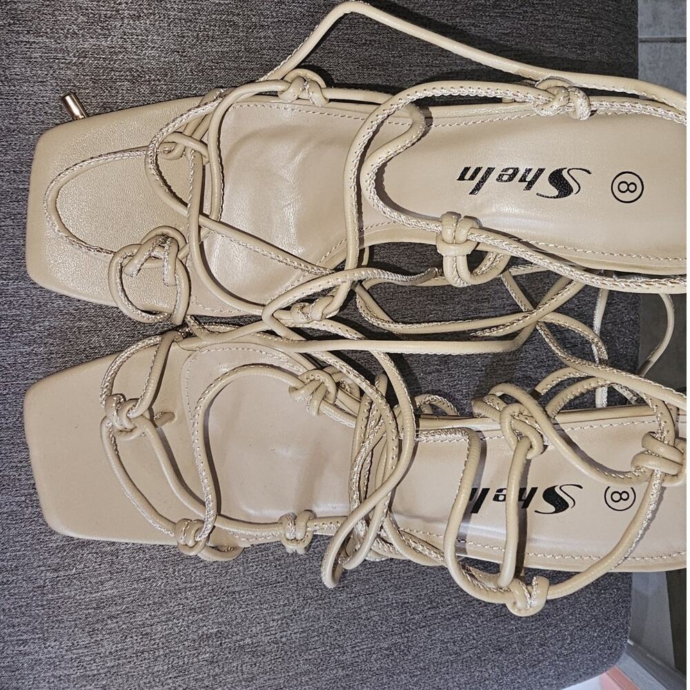 Womens Bone Beige Strappy Sandal Size 8M Tried on - Not Worn - Picture 3 of 5